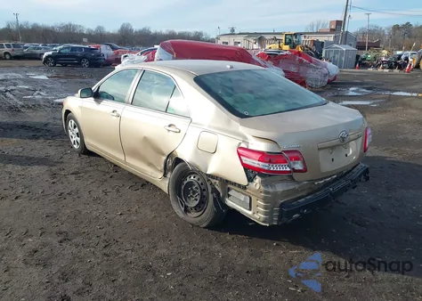 2010 Toyota Camry Le z USA, uszkodzony, nr VIN 4T1BF3EK3AU089071